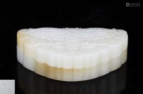 A BUTTERFLY SHAPED HETIAN JADE COVER BOX