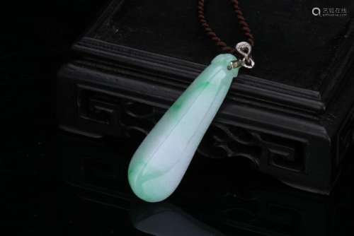 A natural jadeite pendant