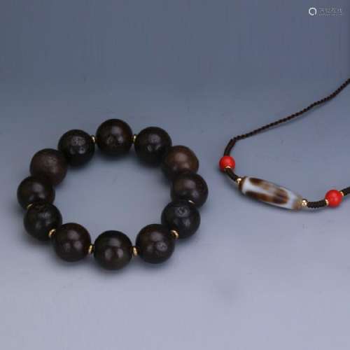 An old agate bracelet and a Dzi beads