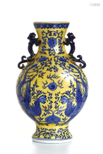 Chinese Yellow-Gourd Underglazed Blue Baluster Vas
