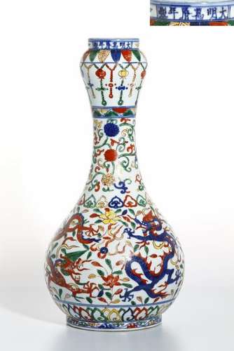 Chinese Wucai Enameled Garlic-Mouth 'Dragon' Vase