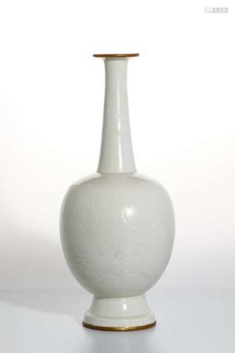 Chinese White Glazed Long-Neck Bottle Vase