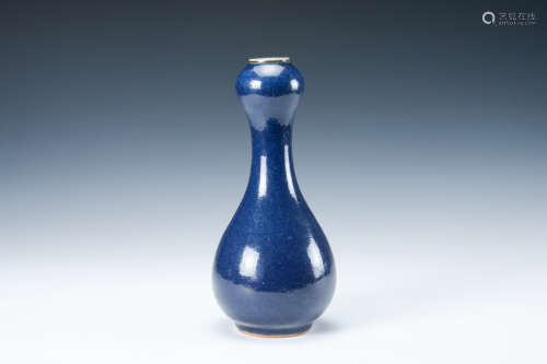 清代  霽藍釉蒜頭瓶