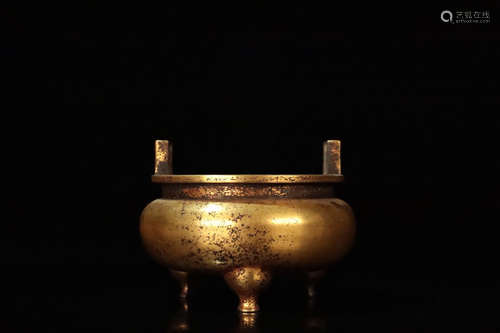 17-19TH CENTURY, A TRIPOD GILT BRONZE CENSER, QING DYNASTY