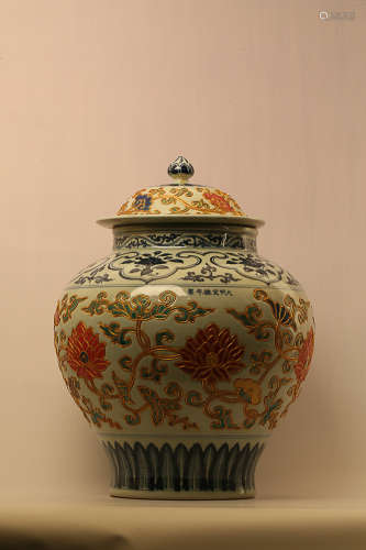 14-16TH CENTURY, A TRI-COLOUR BLUE&WHITE COVERED JAR, MING DYNASTY