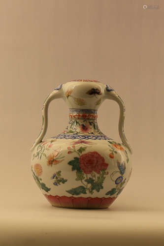17-19TH CENTURY, A FLORAL PATTERN DOUBLE-EAR GOUND DESIGN BOTTLE, QING DYSTANY