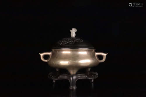 17-19TH CENTURY, A DOUBLE-EAR TRIPOD SILVER CENSER, QING DYNASTY