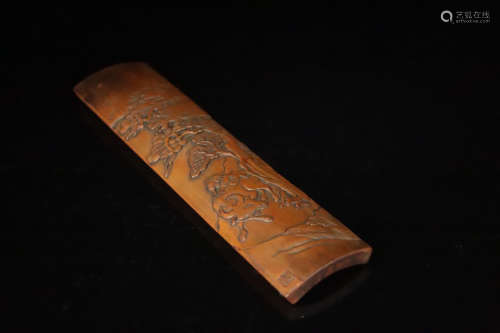 18-19TH CENTURY, A LANDSCAPE DESIGN BAMBOO BRUSH HOLDER, LATE QING DYNASTY