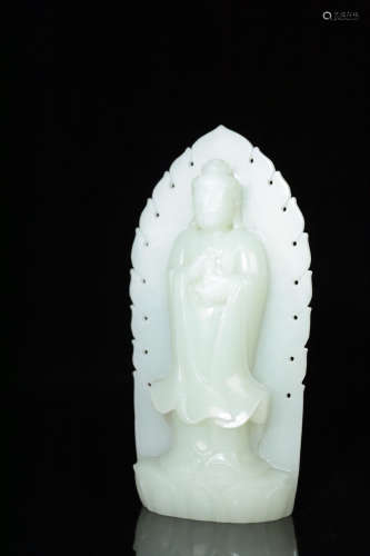 18-19TH CENTURY, A GUANYIN DESIGN HETIAN JADE ORNAMENT, LATE QING DYNASTY