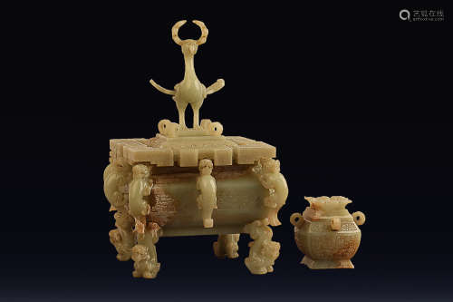 17-19TH CENTURY, A SET OF HETIAN JADE ORNAMENTS, QING DYSTANY