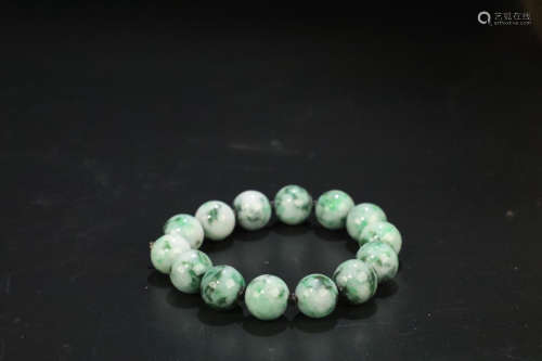 AN OLD TIBETAN JADEITE BRACELET