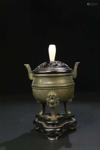 17-19TH CENTURY, A DOUBLE-EAR TRIPOD ROSEWOOD CENSER, QING DYNASTY