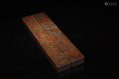 18-19TH CENTURY, A PAIR OF STORY DESIGN WOOD PAPER WEIGHT, LATE QING DYNASTY