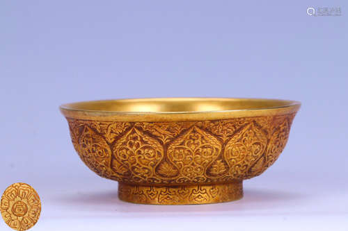 A GILT COPPER CARVED FLORAL&CLOUD PATTERN BOWL