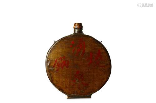 A LARGE CHINESE LACQUERED FLASK.