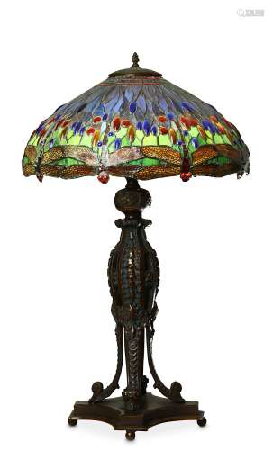 A TIFFANY STYLE 'DRAGONFLY' TABLE LAMP.