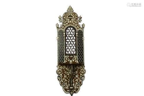 A HARDWOOD MOTHER OF PEARL AND SILVER WIRE INLAID WALL HANGING / FEZ STAND.