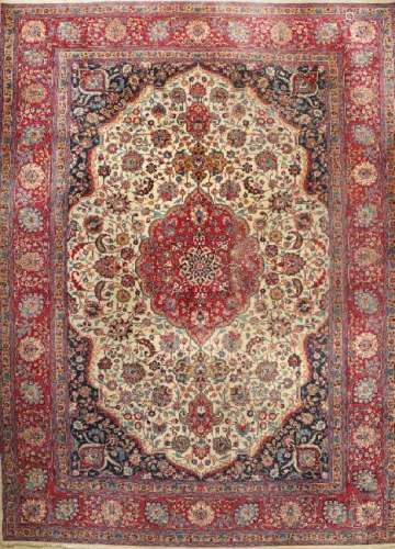 Large Meshed Carpet,