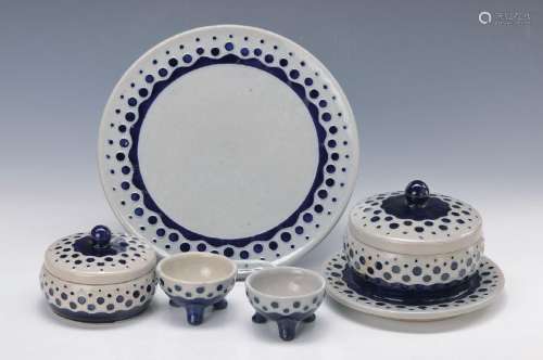 7 stoneware serving parts, designed by Richard