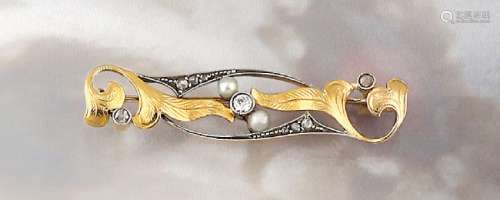 Art Nouveau brooch with seedpearls and diamonds