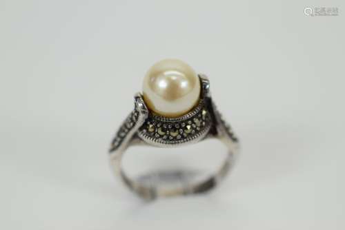 STERLING SILVER & MARCASITE PEARL RING