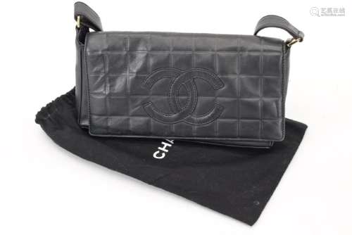 CHANEL BLACK LEATHER QUILTED HANDBAG PURSE