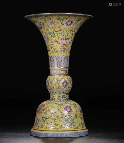 A YELLOW GLAZE FLORAL PATTERN GU VASE