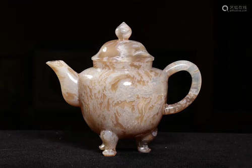 AN AGATE CARVED FLORAL PATTERN TEA POT