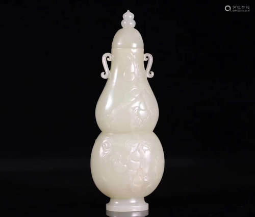 A HETIAN JADE CARVED GOURD SHAPED VASE