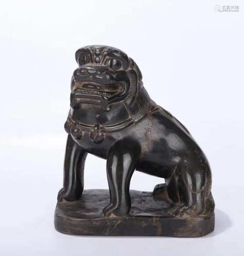 A BLACK STONE CARVED LION SHAPED PENDANT