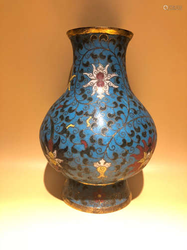 A CLOISONNE FLORAL PATTERN VASE