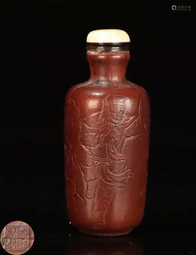 A WOOD CARVED ANIMAL PATTERN SNUFF BOTTLE