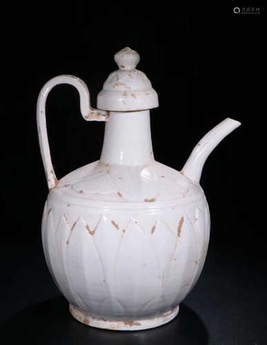 A DING YAO WHITE GLAZE POT