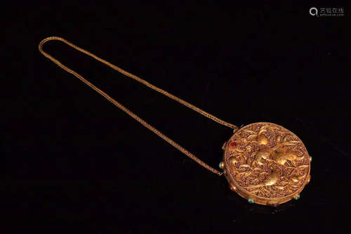 A GILT SILVER FILIGREE DECORATED PENDANT