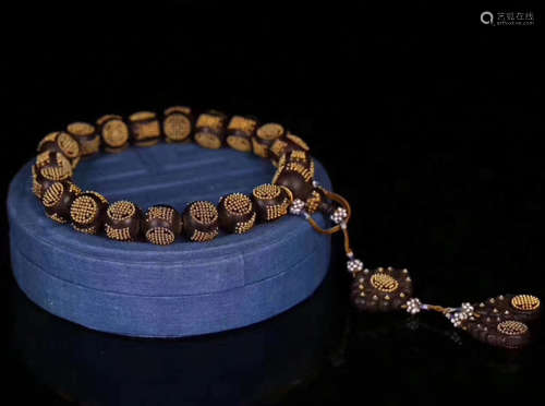 A CHENXIANG WOOD BEADS STRING BRACELET