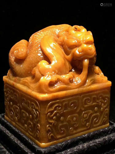 A TIANHUANG STONE CARVED BEAST SHAPED SEAL