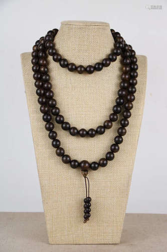 A CHENXIANG WOOD BEADS STRING NECKLACE