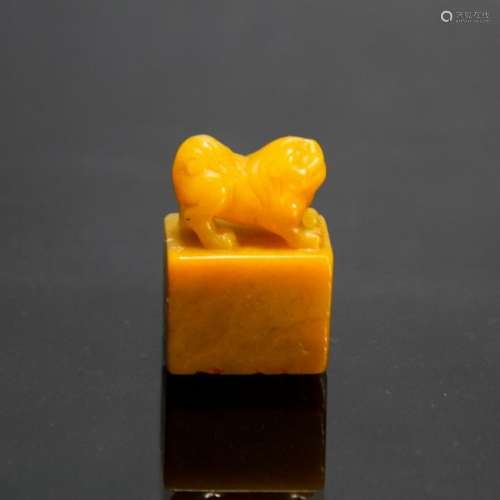 A FINELY CARVED 'LION'  HUANG TIAN SEAL