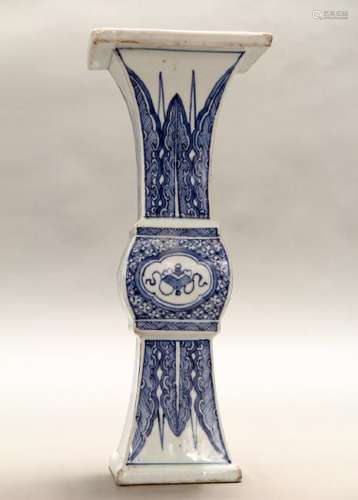 A BLUE AND WHITE BREAKER VASE, MING DYNASTY