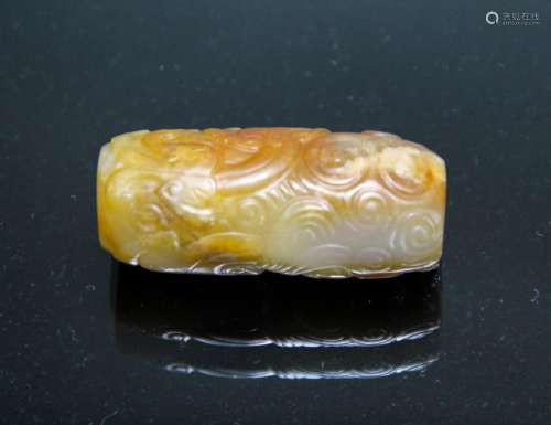 AN ARCHISTIC DRAGON WHITE JADE PENDANT