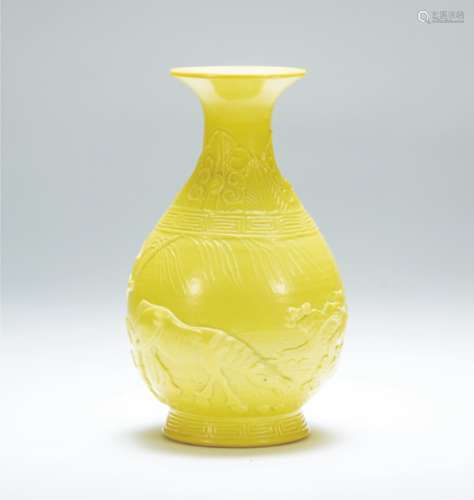 民国 黄釉雕瓷小玉壶春瓶
