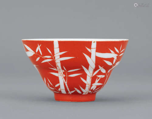 珊瑚红反白竹节纹折沿碗