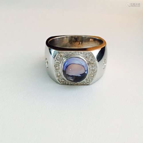 3.50 CT Blue Sapphire, VVS Diamonds in 18k gold ring.