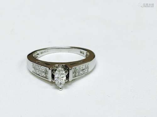 1.00 CTW VS-SI Marquise Diamond Engagement Ring