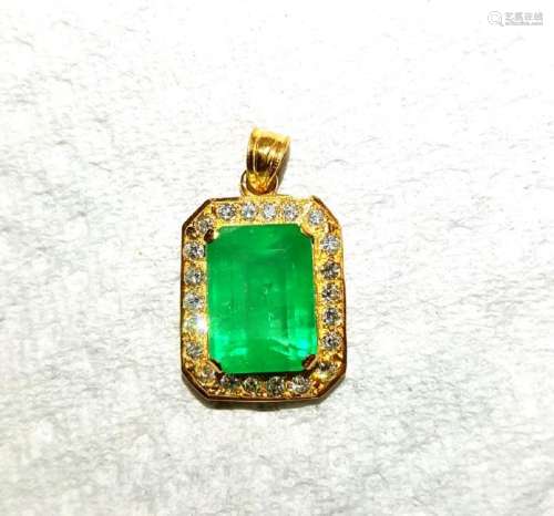 21K Gold, 19.00 carat Emerald And Diamond Pendant