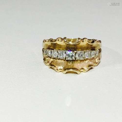 14K Yellow Gold, 1.10 Carat VINTAGE White Diamond Ring.