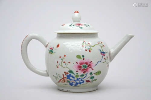 Teapot in Chinese famille rose porcelain 'flowers'