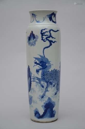 A rouleau vase in Chinese blue and white porcelain 'fo dogs'