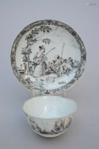 Cup and saucer in Chinese porcelain 'grisaille'