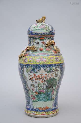 A lidded vase in Chinese Canton porcelain